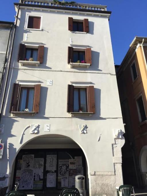 شقة Casa Manuela Non Turisti Ma Ospiti كيودجا المظهر الخارجي الصورة