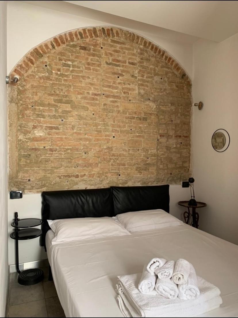 شقة Casa Manuela Non Turisti Ma Ospiti كيودجا الغرفة الصورة