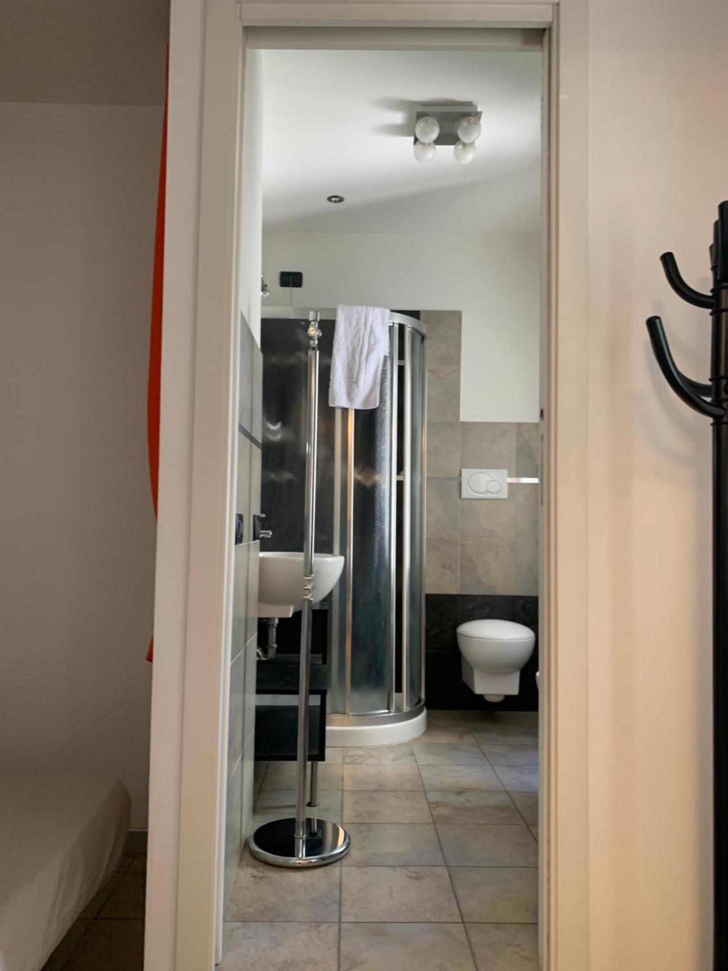 شقة Casa Manuela Non Turisti Ma Ospiti كيودجا المظهر الخارجي الصورة